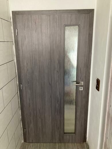 Dveře VERTIKA lávově šedá