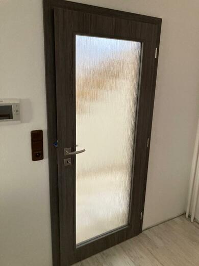 Dveře 4/5 sklo lávově šedá