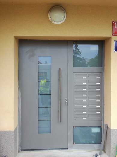 Domovní dveře Thermosafe se schránkami RC3