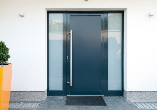 modré-vchodové-dveře.jpg